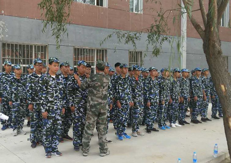 內(nèi)蒙古電力交通職業(yè)技術(shù)學(xué)校17級(jí)新生開始為期12天的軍訓(xùn)生活