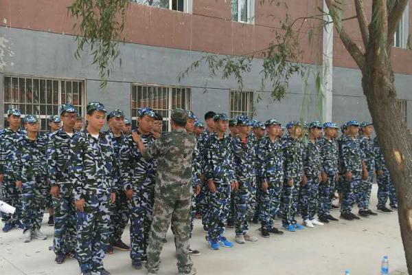 內(nèi)蒙古電力交通職業(yè)技術(shù)學(xué)校17級新生開始為期12天的軍訓(xùn)生活