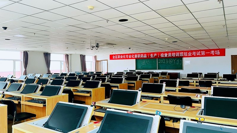 南校區(qū)計(jì)算機(jī)教室