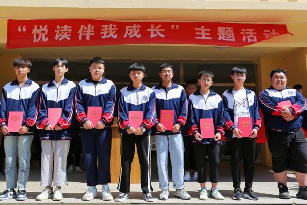 校園乒乓球賽男子單打前八名