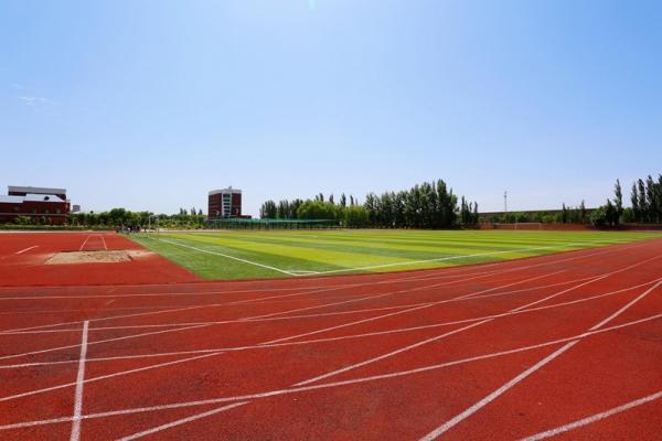 南校區(qū)操場 