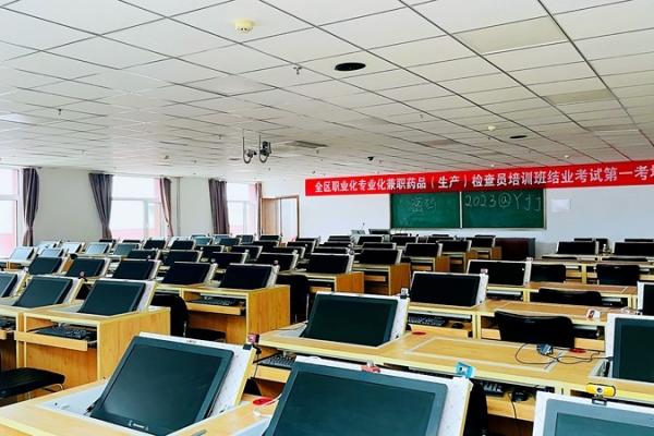 南校區(qū)計算機(jī)教室